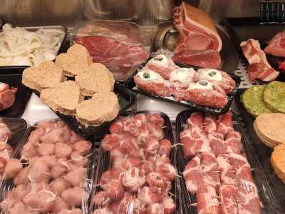 �Io per� non mi do per vinto -continua - cercando anche di proporre preparazioni innovative, come i miei �babb�� di carne macinata o i �cuoricini� impanati con carne mista, speck e scamorza�